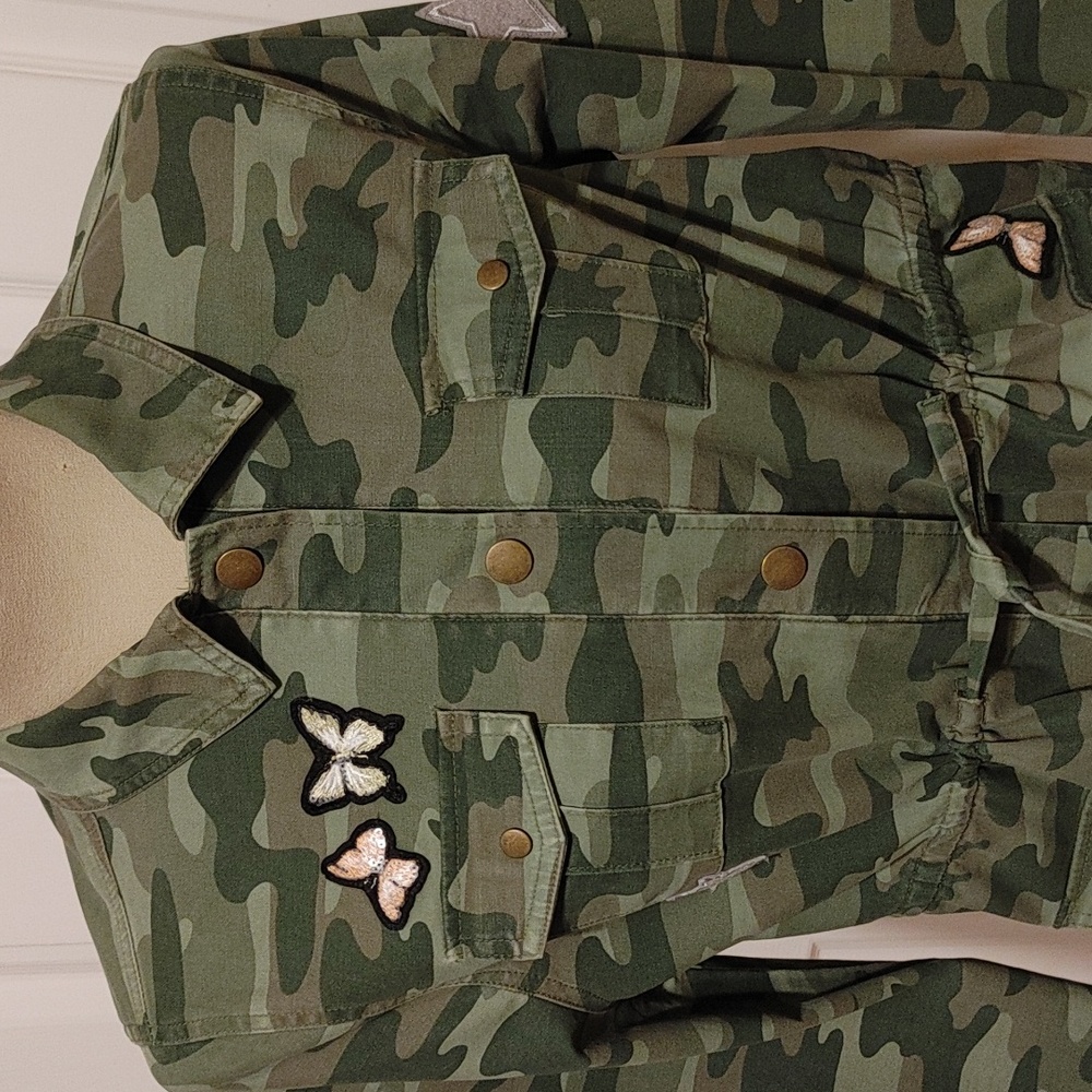 🤢 Justice Jacket - Picture 2 of 14